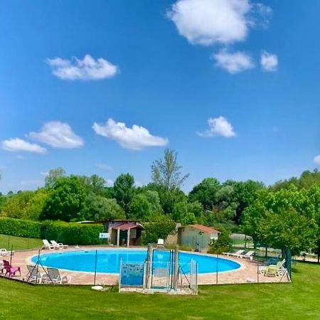 Camping Familial Paisible Avec Piscine, Mobil Home , Chalet, Studio & Emplacement Nue Casties-Labrande Kültér fotó