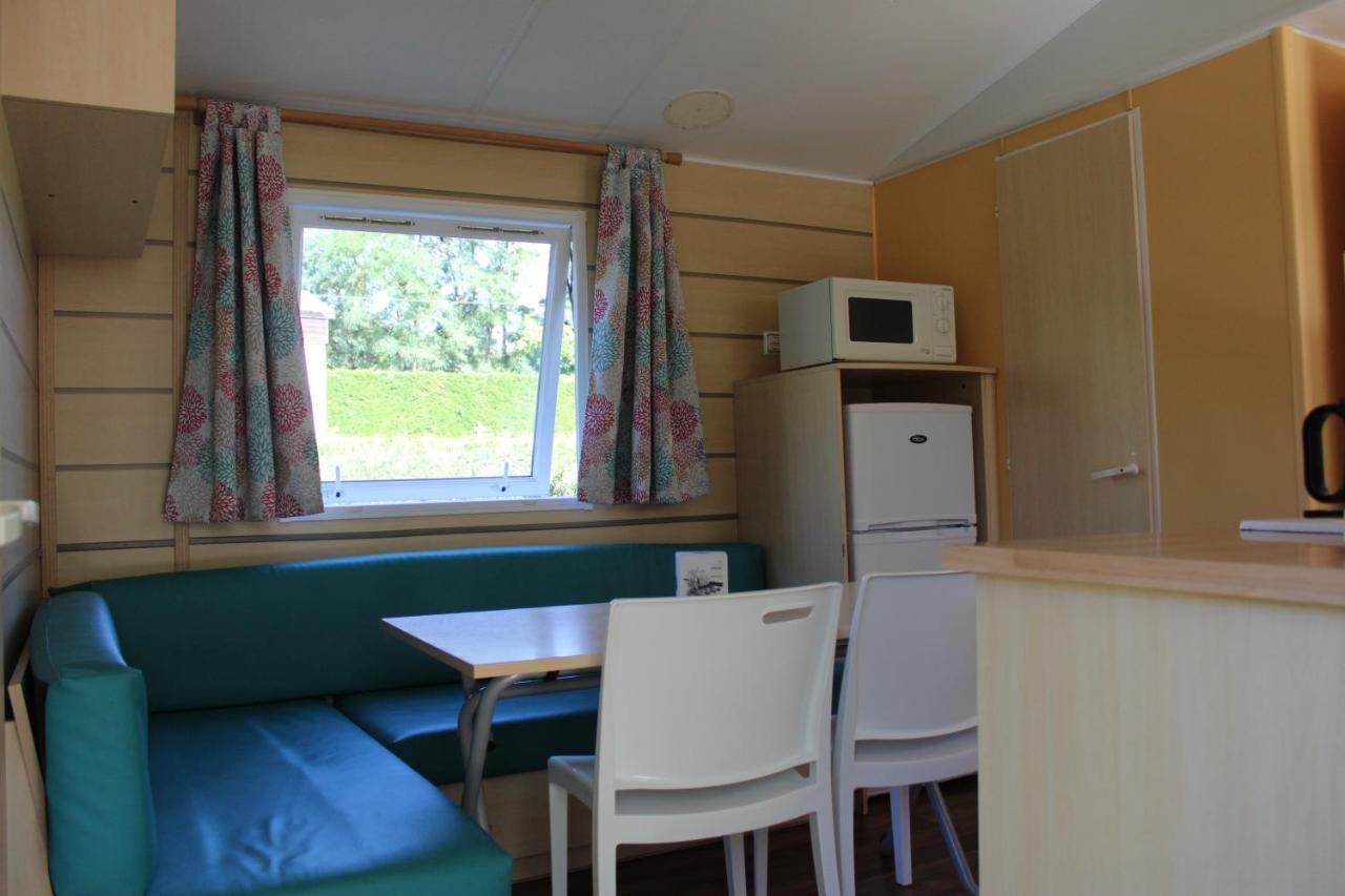 Camping Familial Paisible Avec Piscine, Mobil Home , Chalet, Studio & Emplacement Nue Casties-Labrande Kültér fotó