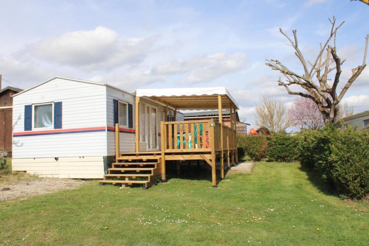 Camping Familial Paisible Avec Piscine, Mobil Home , Chalet, Studio & Emplacement Nue Casties-Labrande Kültér fotó