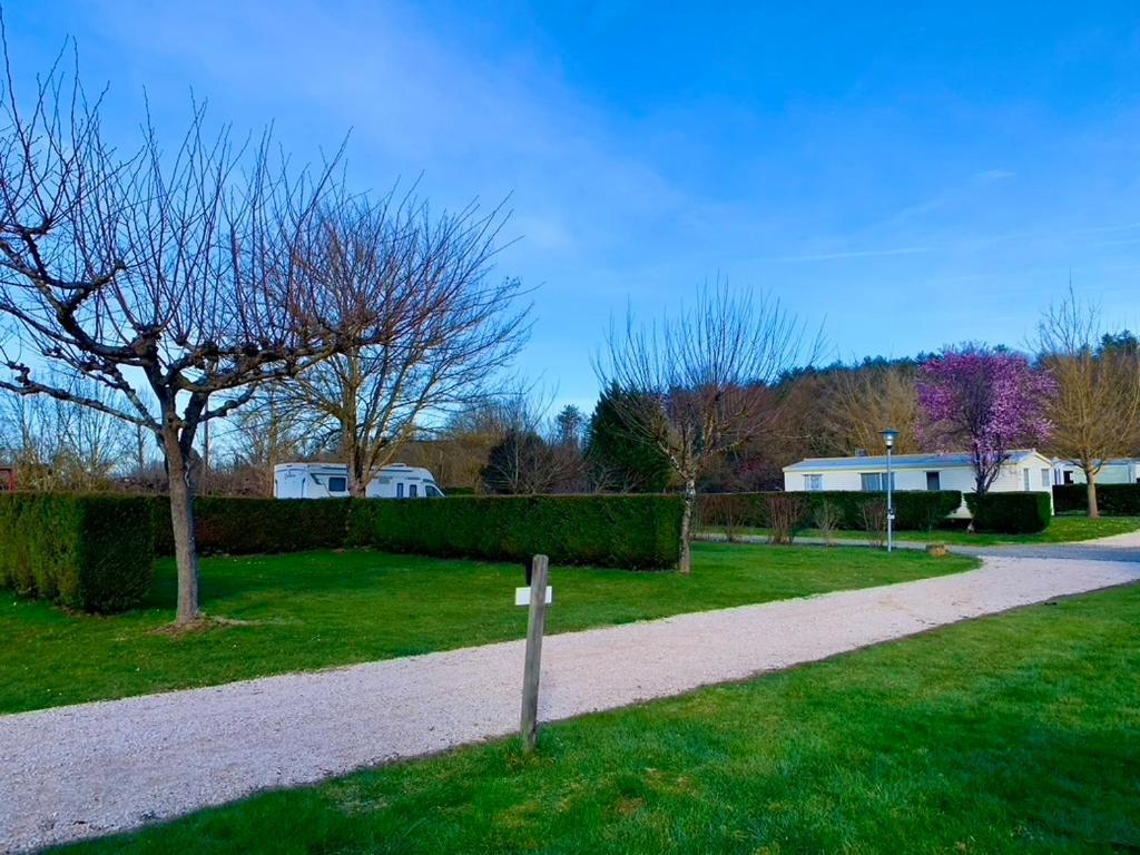 Camping Familial Paisible Avec Piscine, Mobil Home , Chalet, Studio & Emplacement Nue Casties-Labrande Kültér fotó