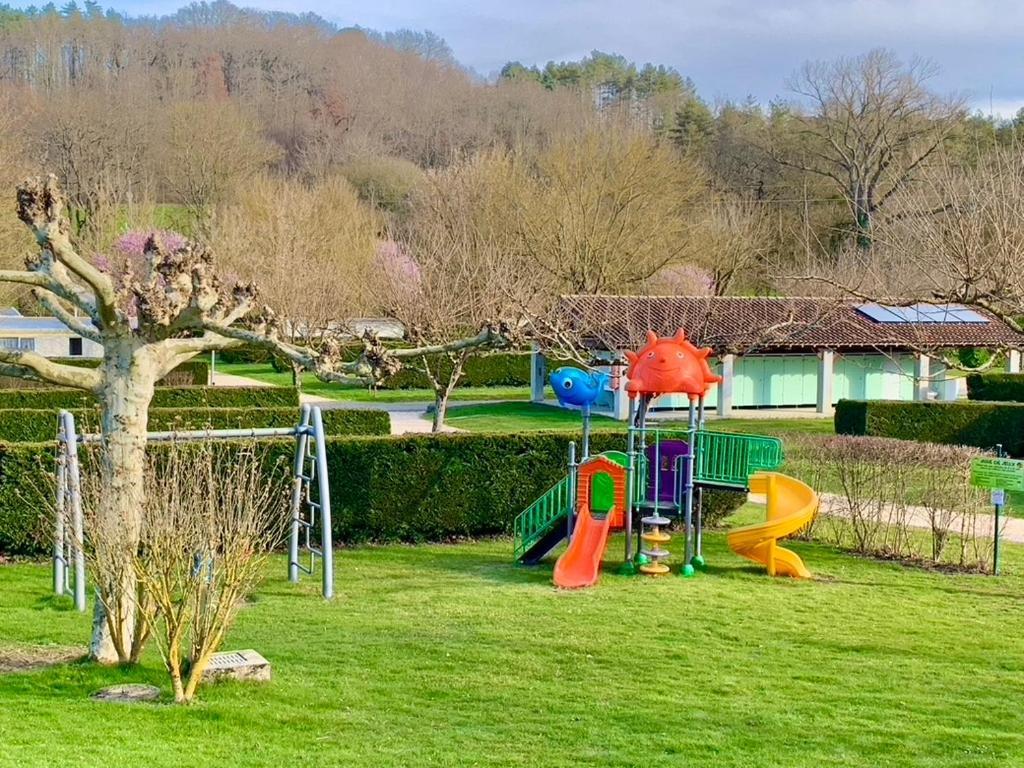 Camping Familial Paisible Avec Piscine, Mobil Home , Chalet, Studio & Emplacement Nue Casties-Labrande Kültér fotó