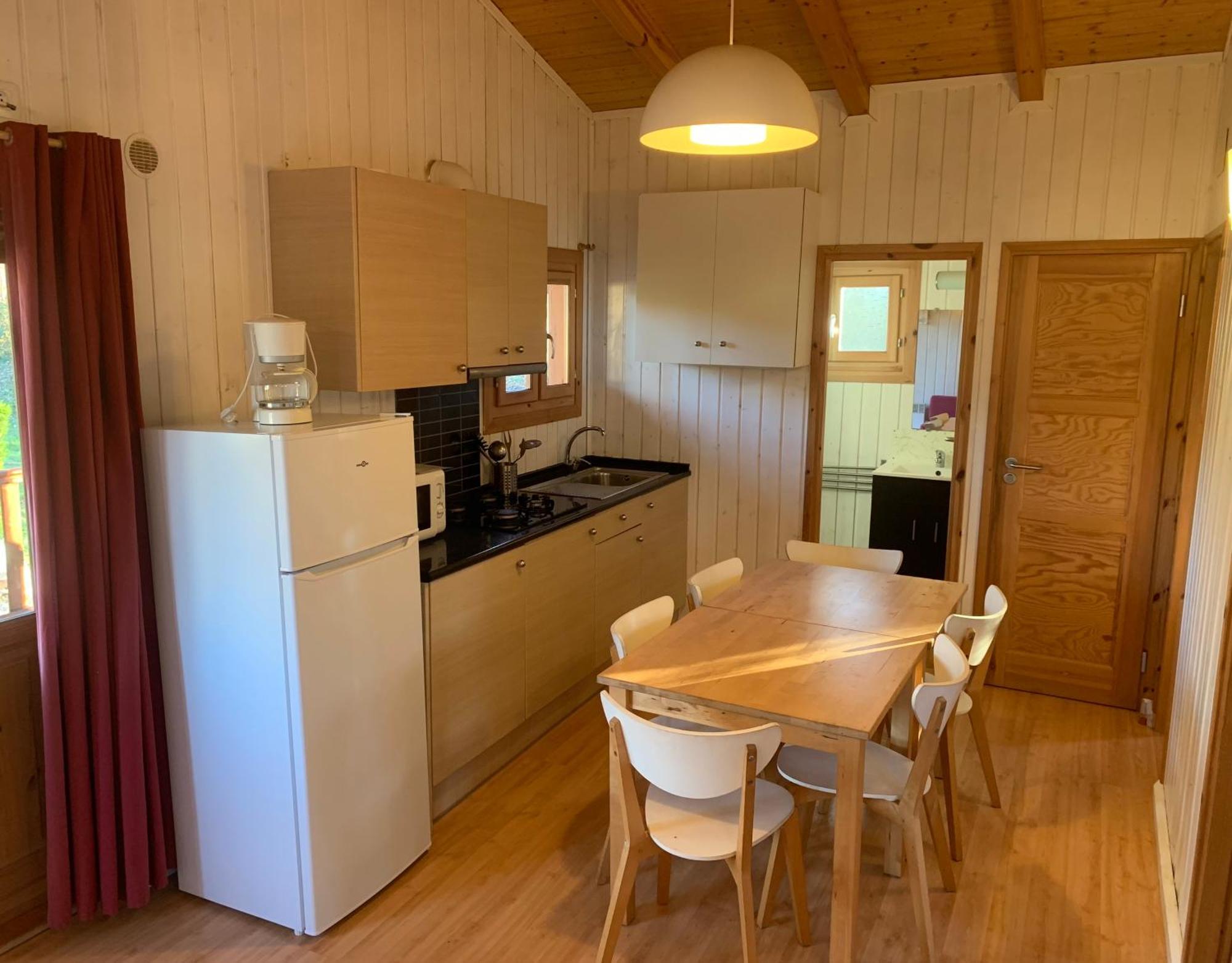 Camping Familial Paisible Avec Piscine, Mobil Home , Chalet, Studio & Emplacement Nue Casties-Labrande Kültér fotó