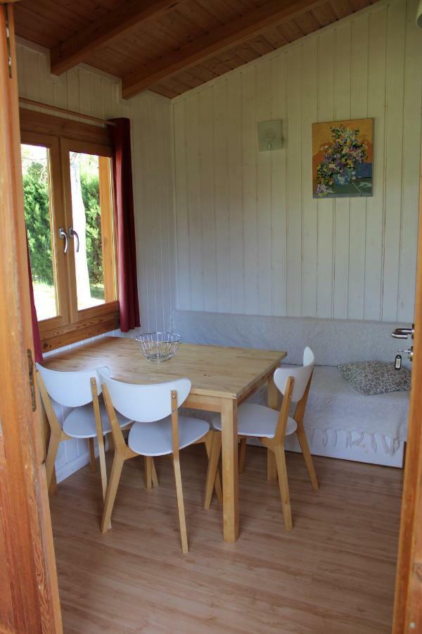 Camping Familial Paisible Avec Piscine, Mobil Home , Chalet, Studio & Emplacement Nue Casties-Labrande Kültér fotó