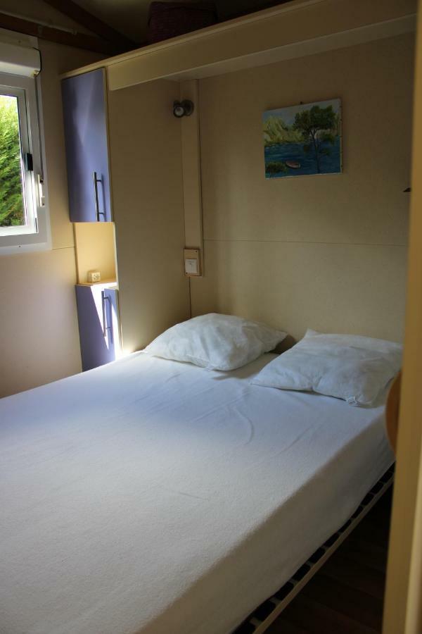 Camping Familial Paisible Avec Piscine, Mobil Home , Chalet, Studio & Emplacement Nue Casties-Labrande Kültér fotó